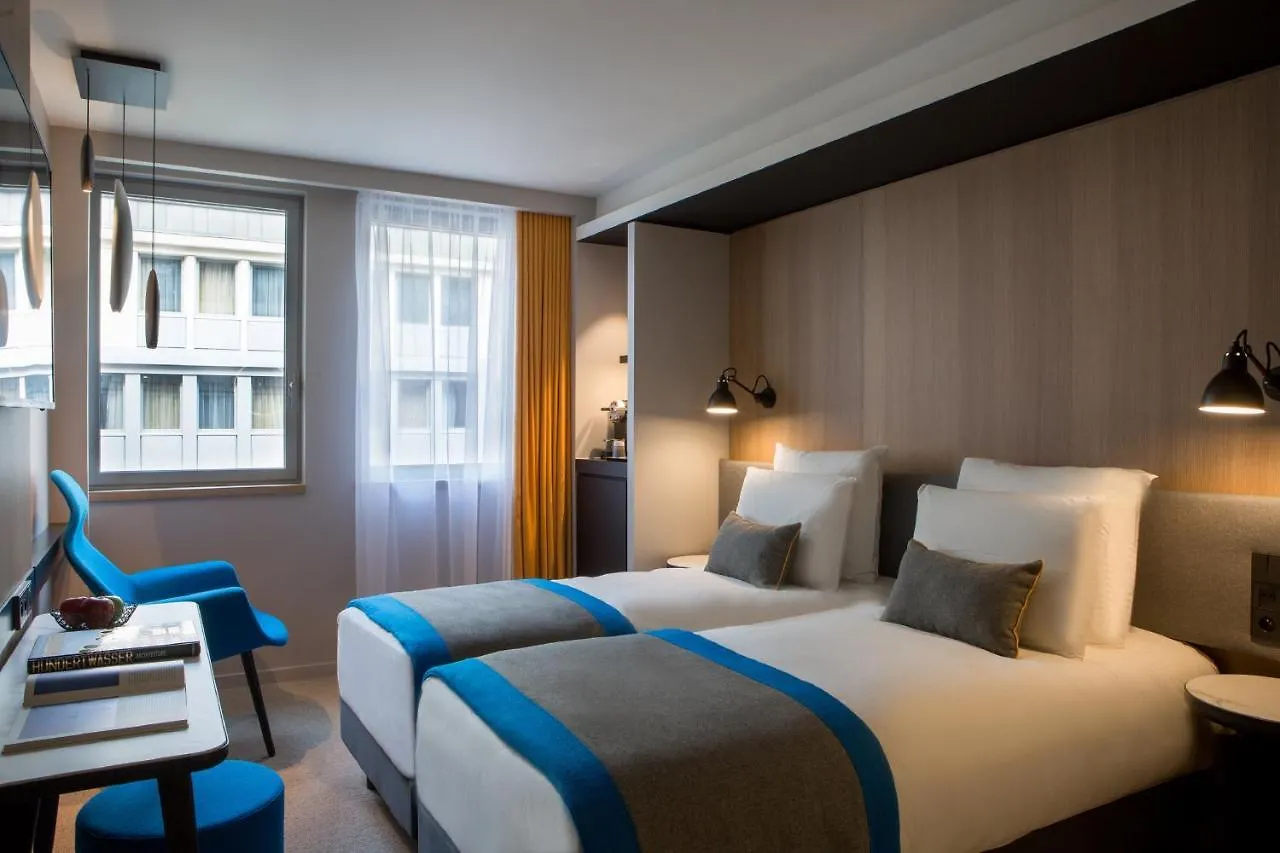Отель Mercure 17 Batignolles Париж