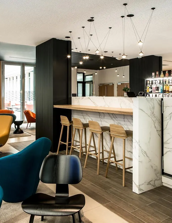 Отель Mercure 17 Batignolles Париж