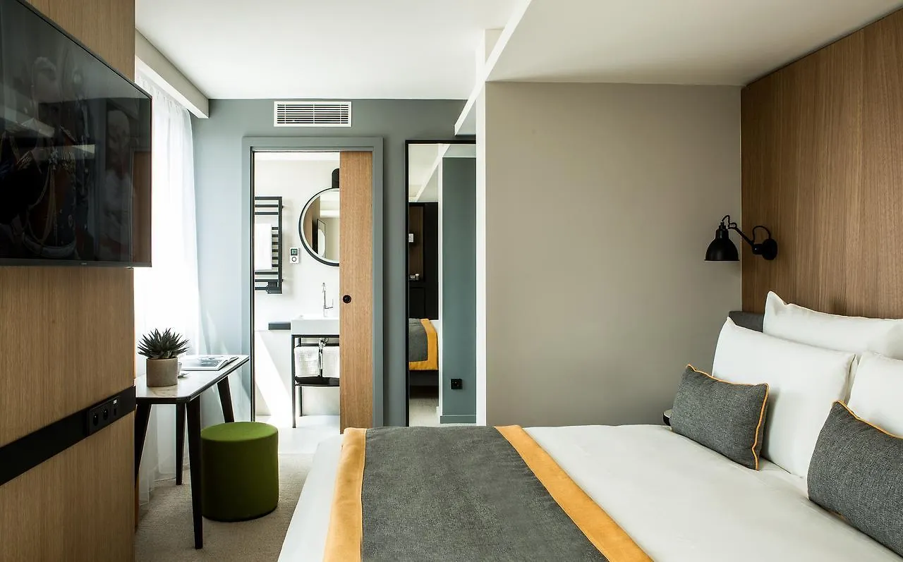 Отель Mercure 17 Batignolles 4*