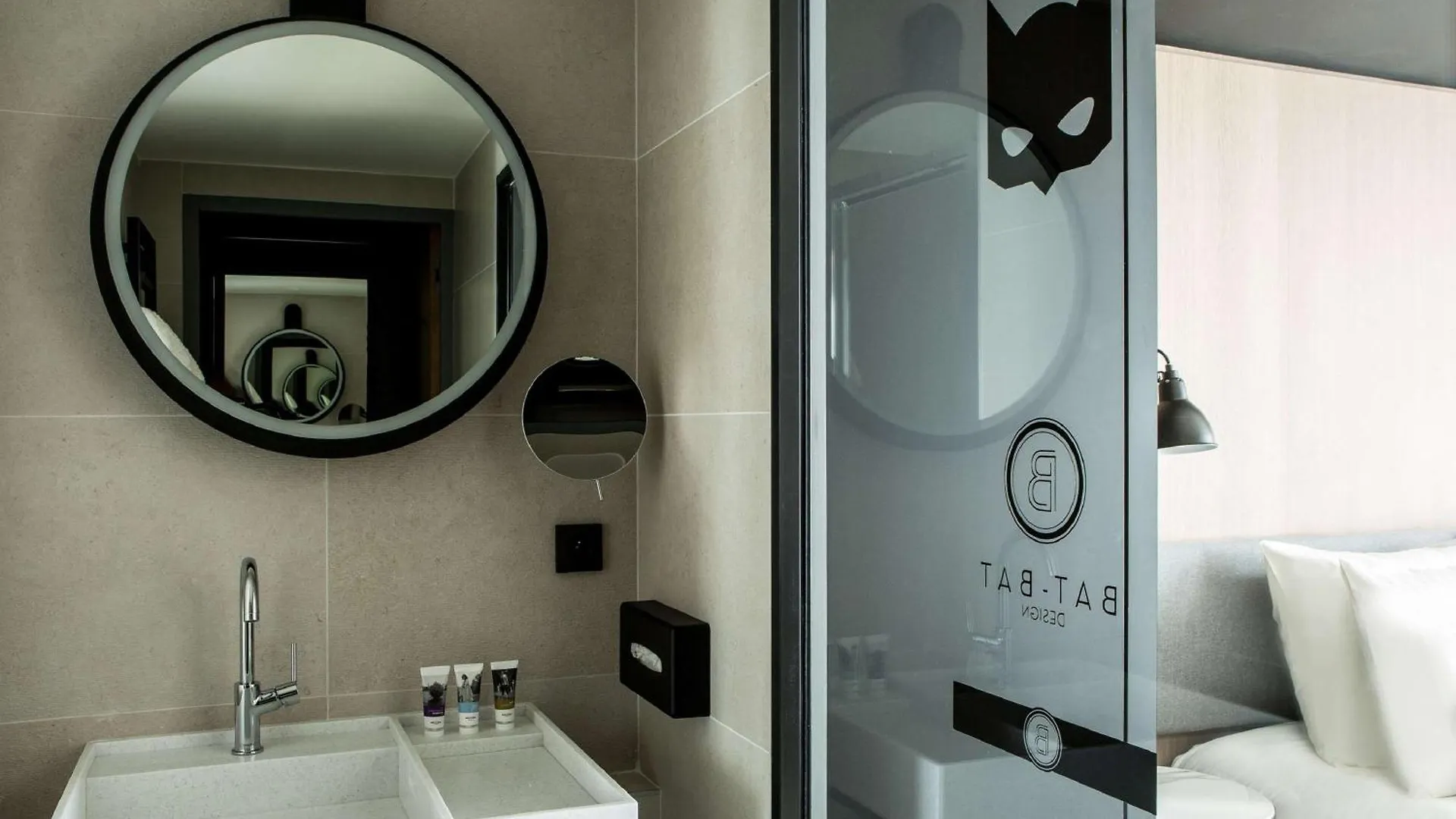 Hotel Mercure 17 Batignolles 4*